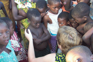 joanna-praying-for-child